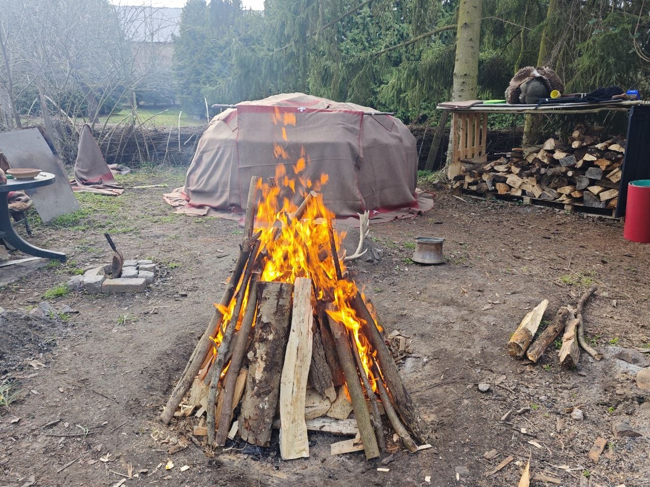 Schwitzhütte und Feuerstelle in Wustermark